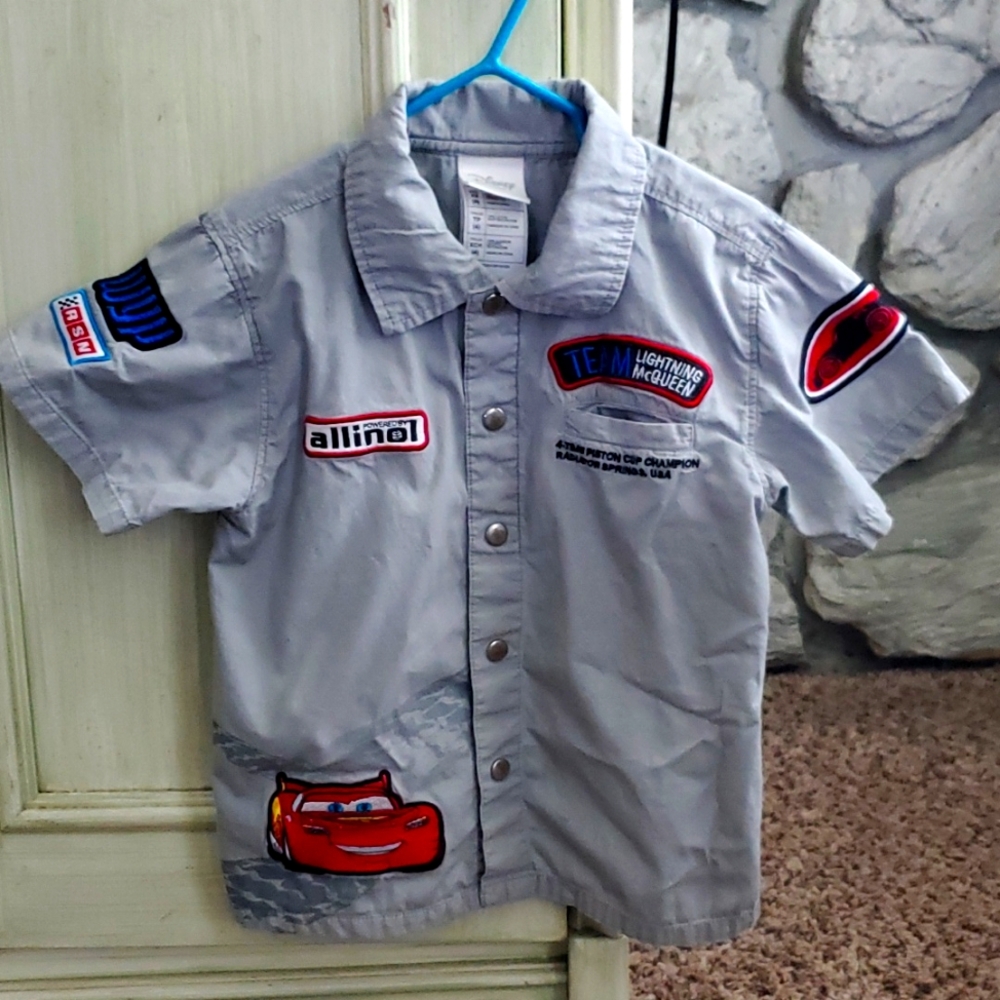Disney Store Pixar Cars 4T boy's Lighting McQueen button up shirt